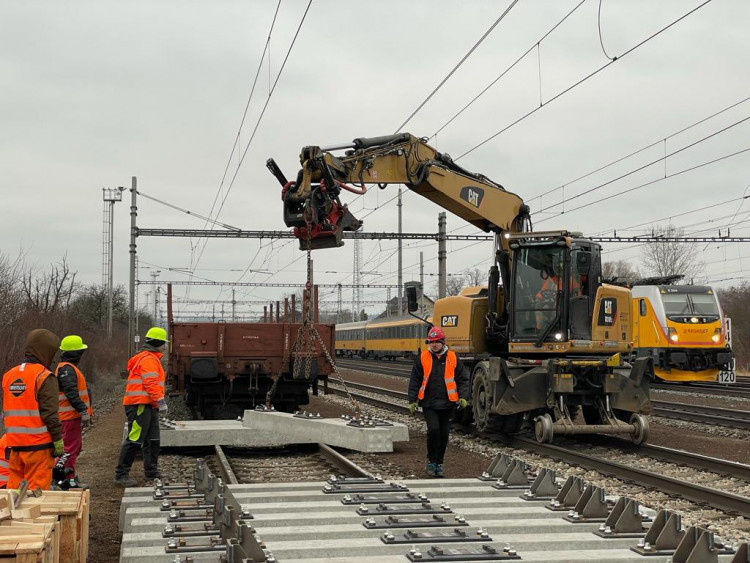 Srážka nákladních vlaků v Prosenicích a montáž nové výhybky