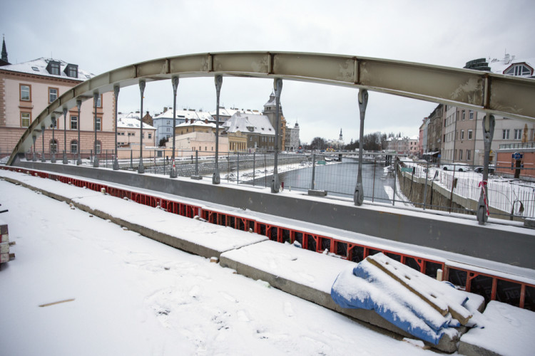 Most zvaný Rejnok zasáhla zima, práce se mají stihnout do konce června