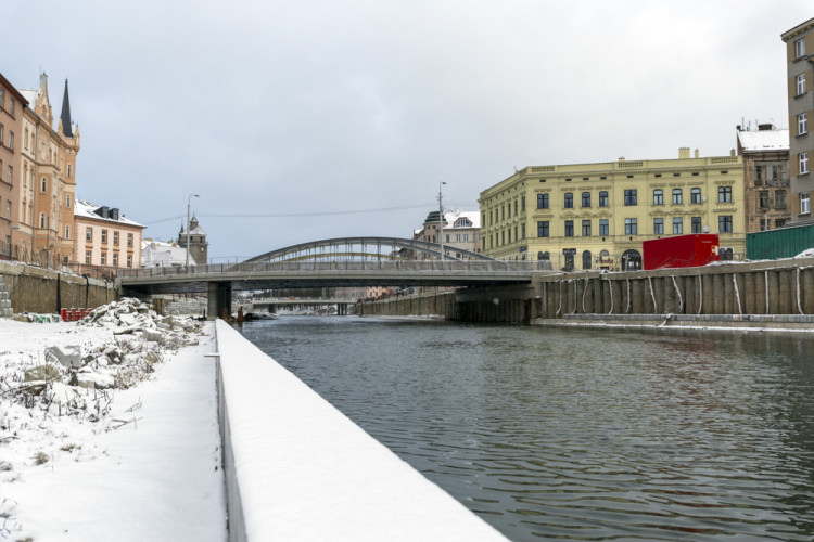 Most zvaný Rejnok zasáhla zima, práce se mají stihnout do konce června