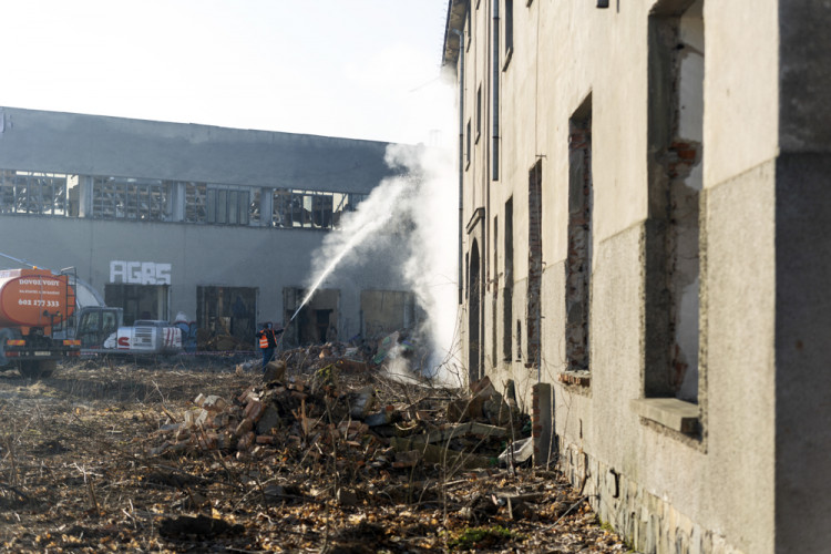 Bývalý armádní opravárenský podnik v Olomouci likviduje těžká technika