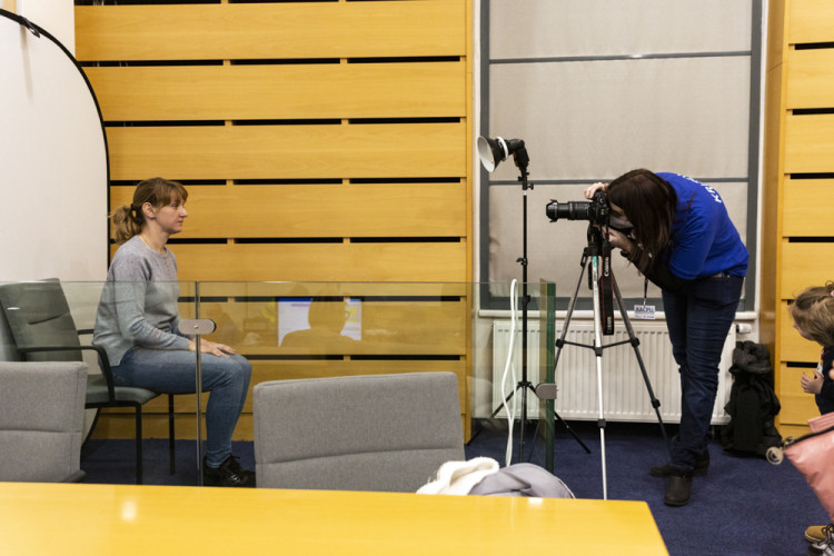 Krajské asistenční centrum odbavilo stovky uprchlíků z Ukrajiny. Nově bude sídlit v Hanáckých kasárnách