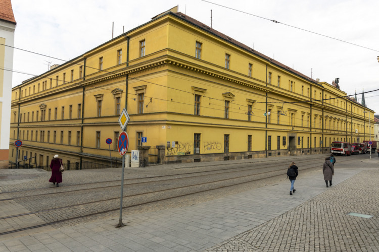 Krajské asistenční centrum odbavilo stovky uprchlíků z Ukrajiny. Nově bude sídlit v Hanáckých kasárnách