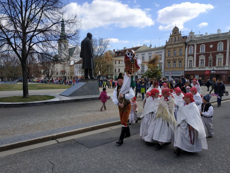 FOTOGALERIE: Zapálená Smrtka skončila v potoce