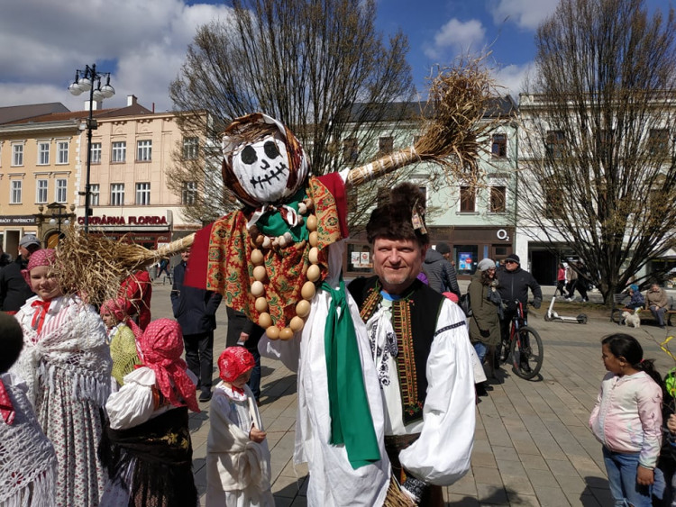 FOTOGALERIE: Zapálená Smrtka skončila v potoce