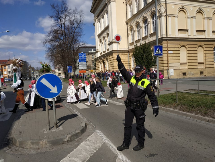 FOTOGALERIE: Zapálená Smrtka skončila v potoce