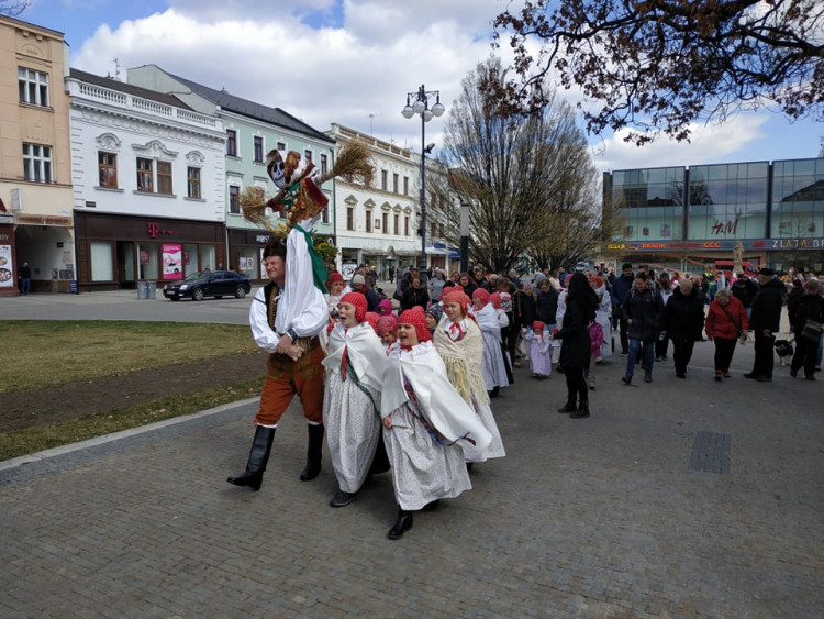 FOTOGALERIE: Zapálená Smrtka skončila v potoce
