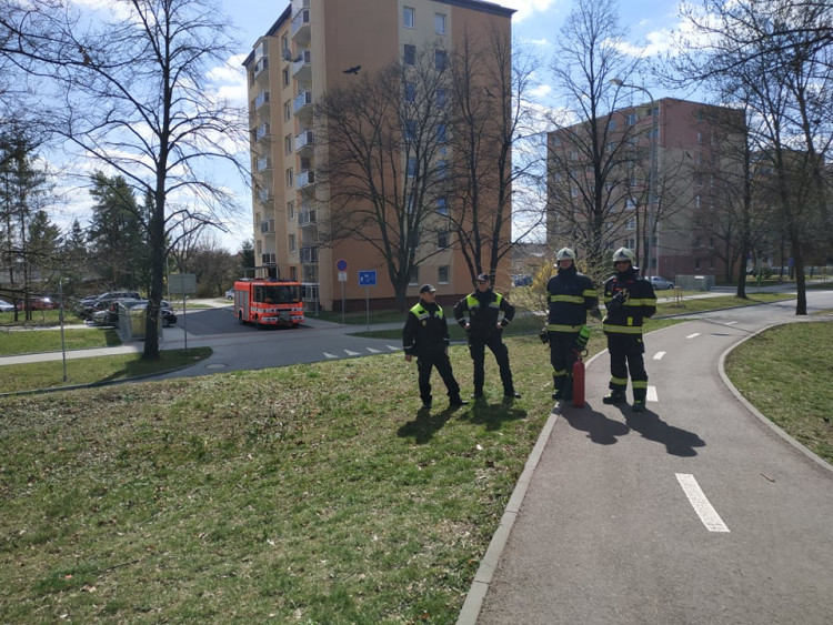 FOTOGALERIE: Zapálená Smrtka skončila v potoce