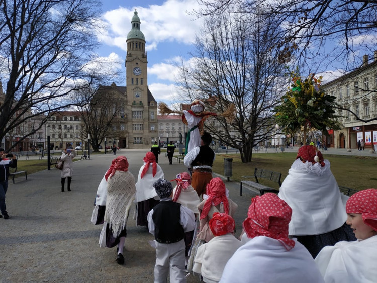 FOTOGALERIE: Zapálená Smrtka skončila v potoce