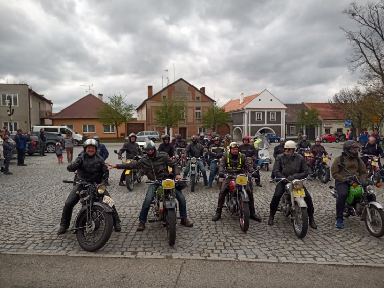 FOTOGALERIE: Jízda veteránů z Přerova na Helfštýn