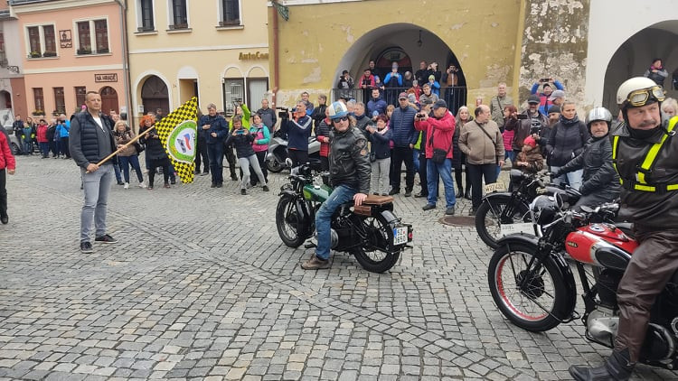 FOTOGALERIE: Jízda veteránů z Přerova na Helfštýn