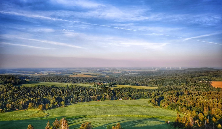 FOTOGALERIE: Rozhledna Hraniční vrch