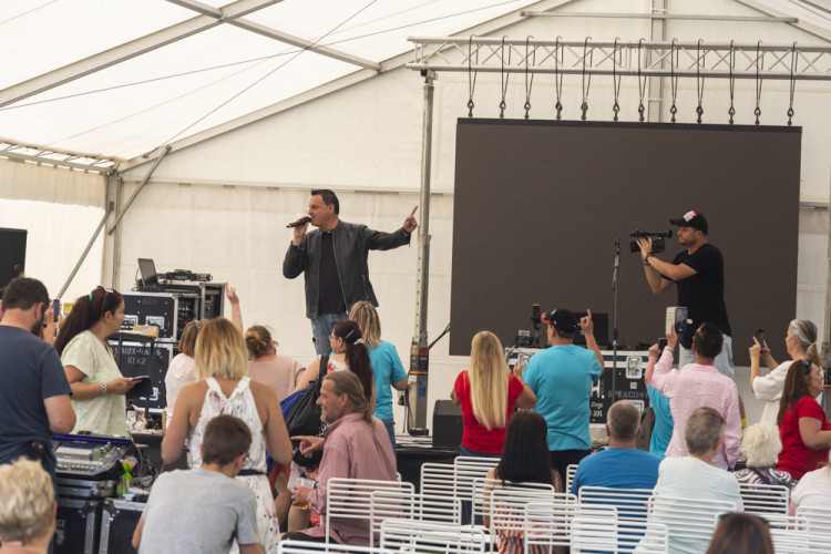Tisíce květů, přednášky a muzika. Olomoucké rozárium slaví padesáté výročí