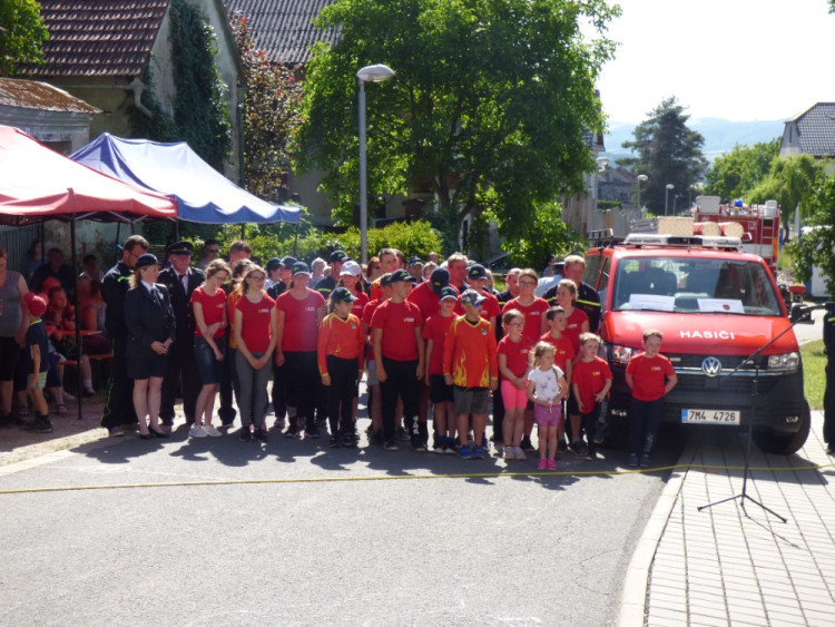 FOTOGALERIE: Nová cisterna pro hasiče z Dubicka