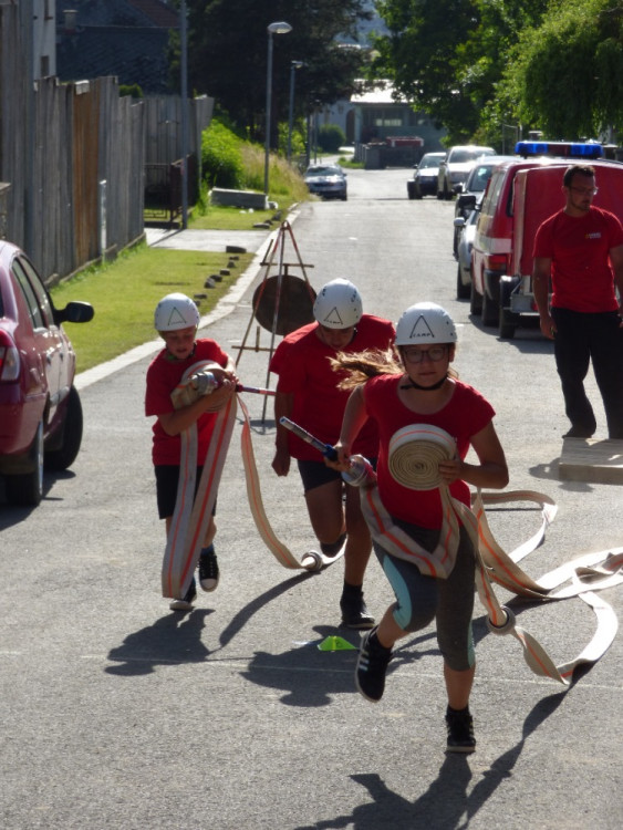 FOTOGALERIE: Nová cisterna pro hasiče z Dubicka