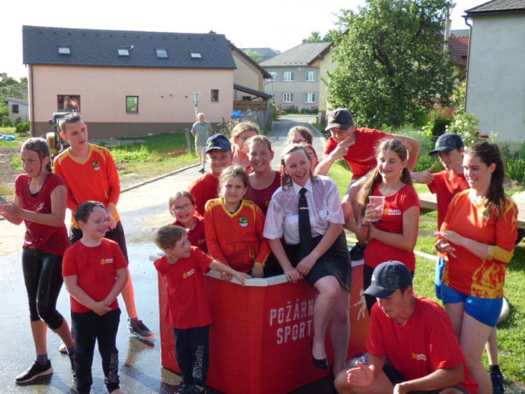 FOTOGALERIE: Nová cisterna pro hasiče z Dubicka