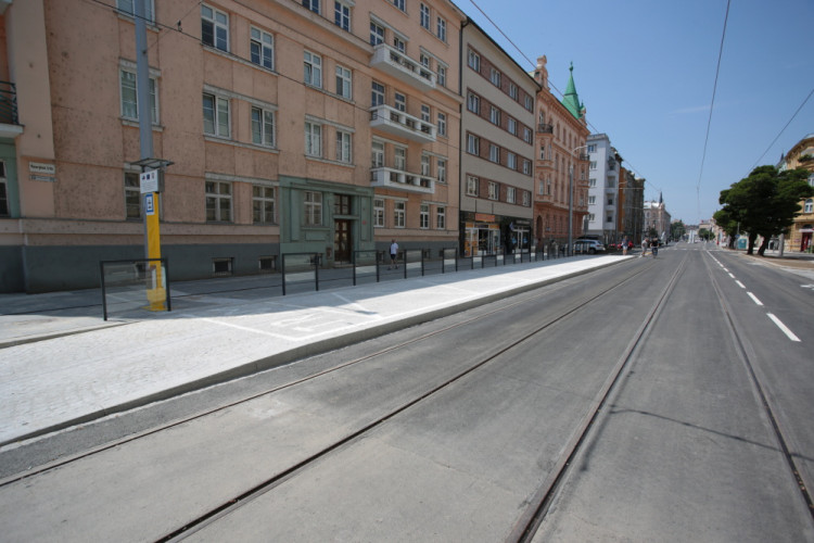 Nový olomoucký most dostal oficiální jméno, na důležitou ulici se vrací provoz