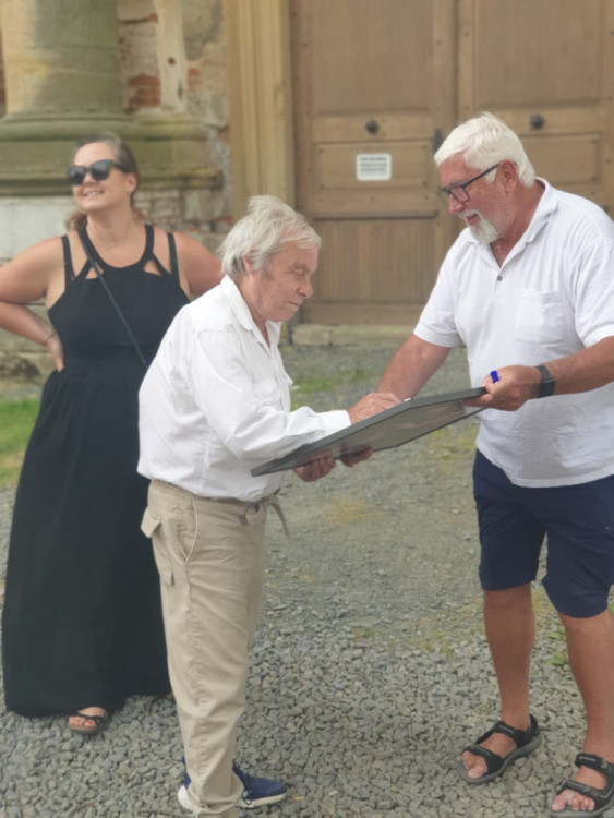 Jan Saudek se ženou na výstavě v Plumlově na zámku