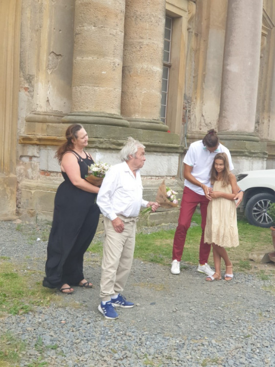 Jan Saudek se ženou na výstavě v Plumlově na zámku