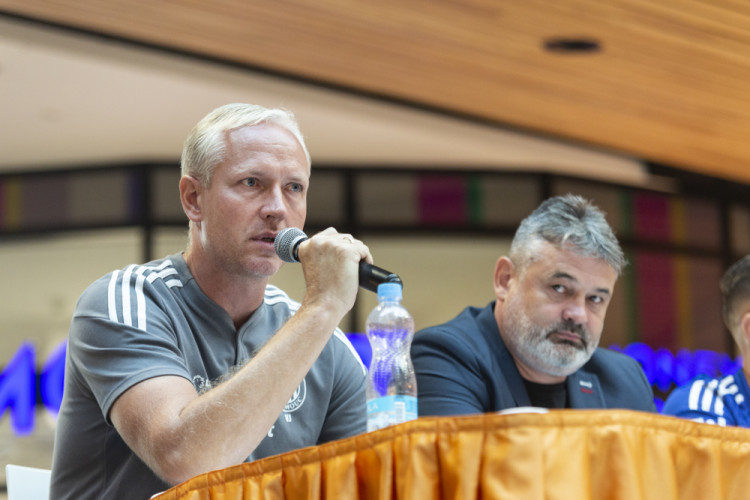 Fotbalová Sigma představila kádr a dresy na novou sezonu. Hrát může i ve žluté