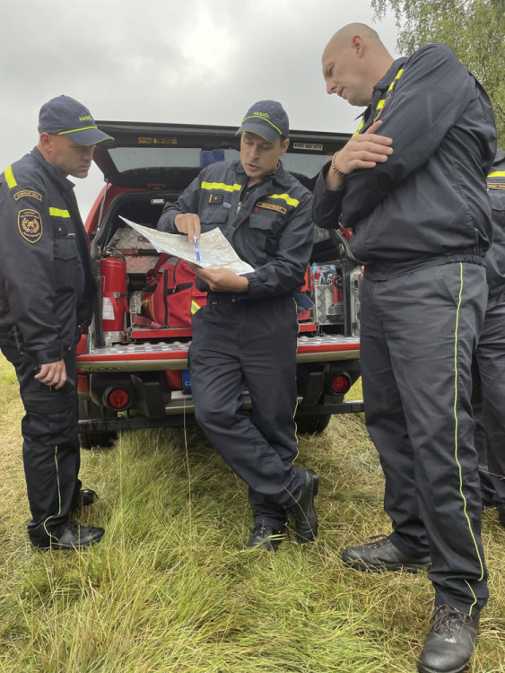 Hasiči z Olomouckého kraje bojují s požárem v Českém Švýcarsku