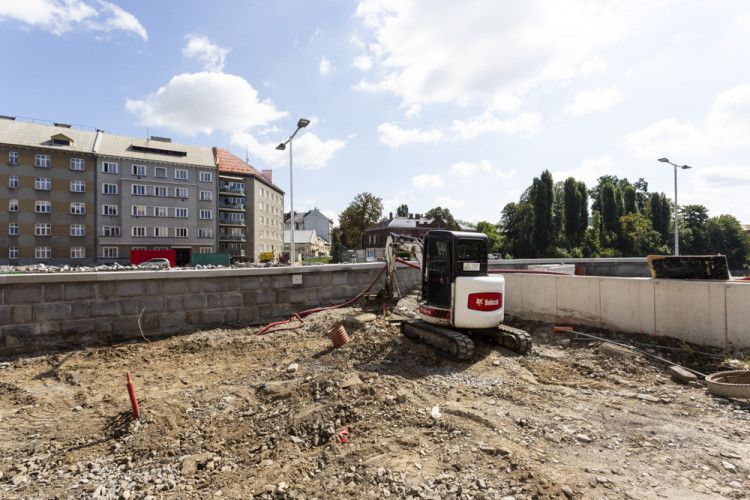 Břehy Moravy nedaleko centra Olomouce dostávají novou podobu