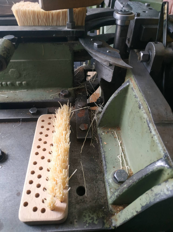 FOTOGALERIE: Ruční výroba kartáčů v Brodku u Konice