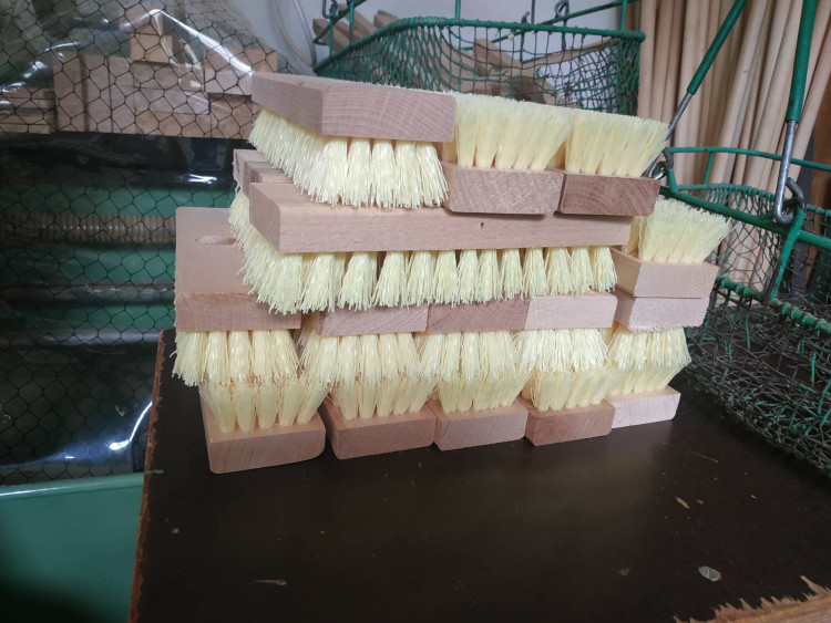 FOTOGALERIE: Ruční výroba kartáčů v Brodku u Konice