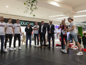 FOTOGALERIE: Hokejisté Olomouce rozdávali autogramy před novou sezonou