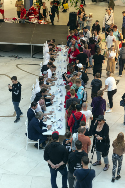 FOTOGALERIE: Hokejisté Olomouce rozdávali autogramy před novou sezonou