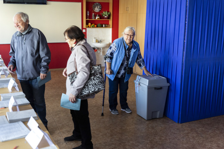 FOTOGALERIE: Lidé na Hané vyrazili k volbám