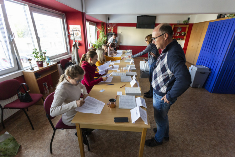 FOTOGALERIE: Lidé na Hané vyrazili k volbám