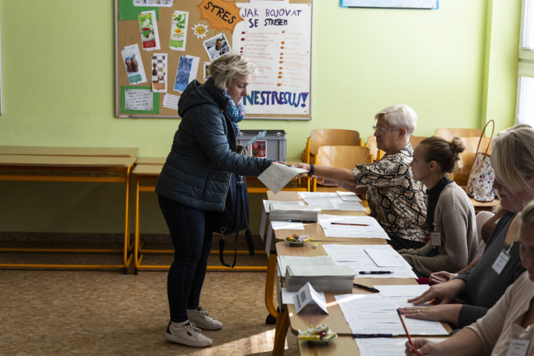 FOTOGALERIE: Lidé na Hané vyrazili k volbám