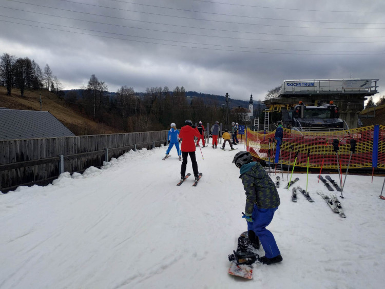 FOTOGALERIE: První lyžování v Branné