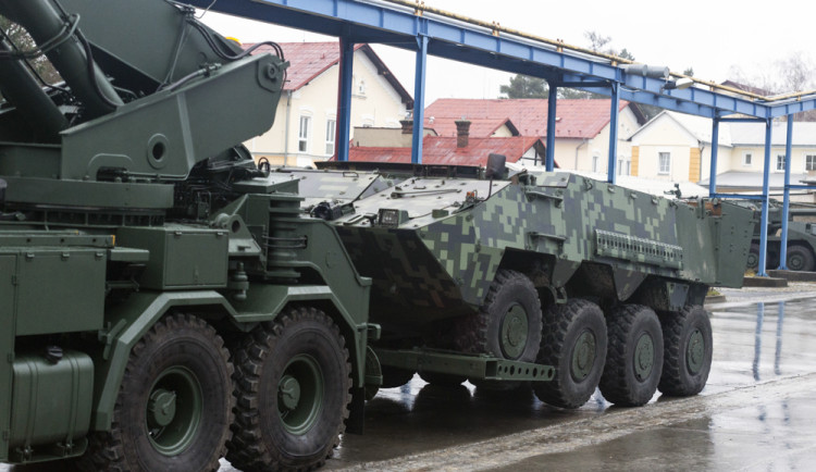 FOTOGALERIE: Šternberská Excalibur Army představila prototypy i modernizaci tanků T72 pro Ukrajinu